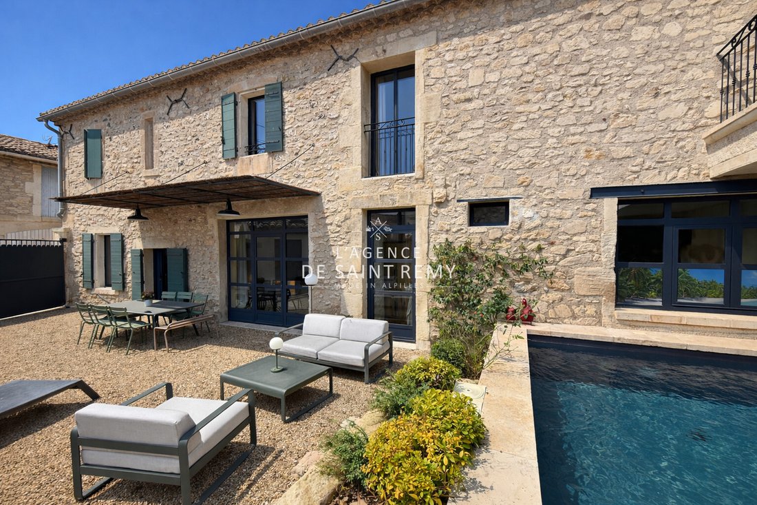 Villa in Saint-Rémy-de-Provence, Provence-Alpes-Côte d'Azur, France 1 - 16997040