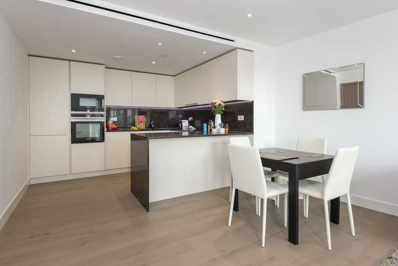 Apartment in Tower Hill, Tower Hamlets, England 3 - 17055381