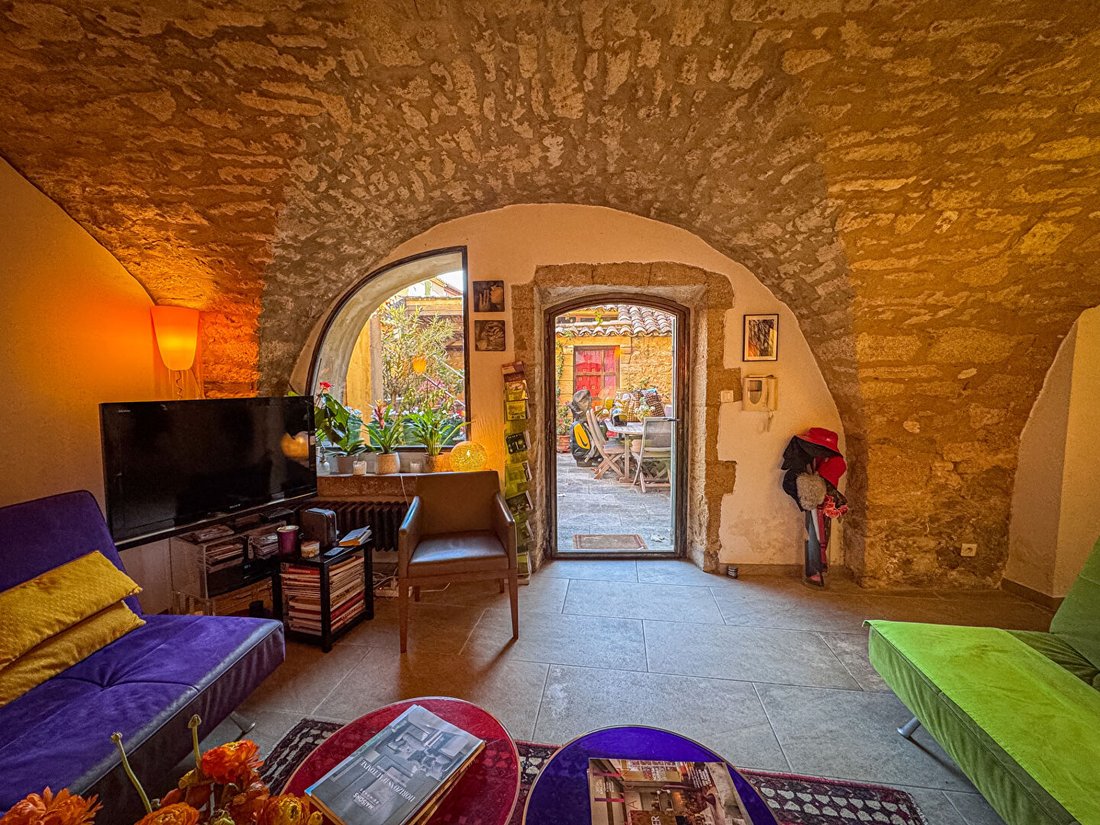 Villa in Pujaut, Occitania, France 4 - 16782871