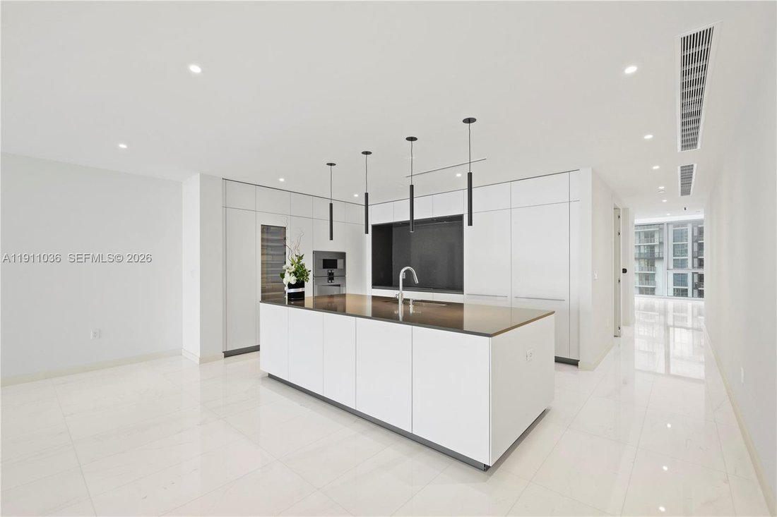 Condo in Miami, Florida, United States 4 - 16639456