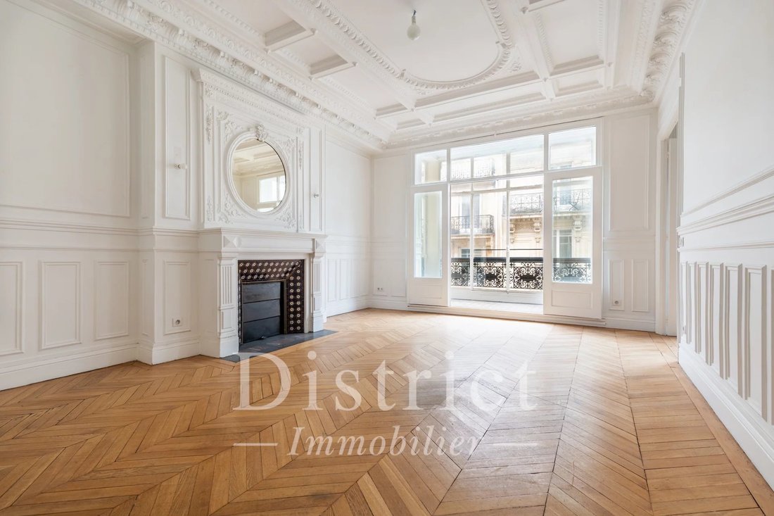 Apartment in Triangle d'Or, Paris 8e Arrondissement, Paris 2 - 16702517