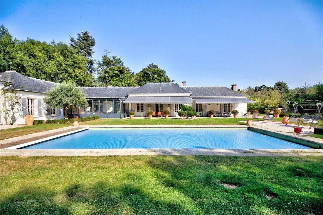 Villa in Notre Dame, Versailles, France 3 - 17048173