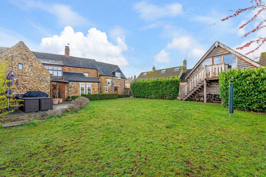 House in Adderbury, England 1 - 17050720