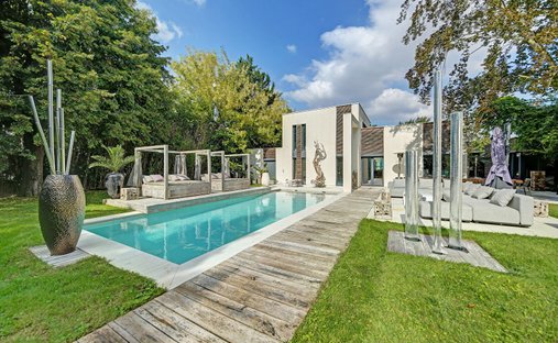 Villa in Centre Ville, Rueil-Malmaison, France 1