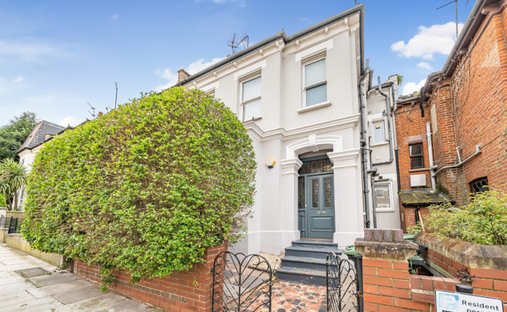 Apartment in Holly Village, Haringey, England 1