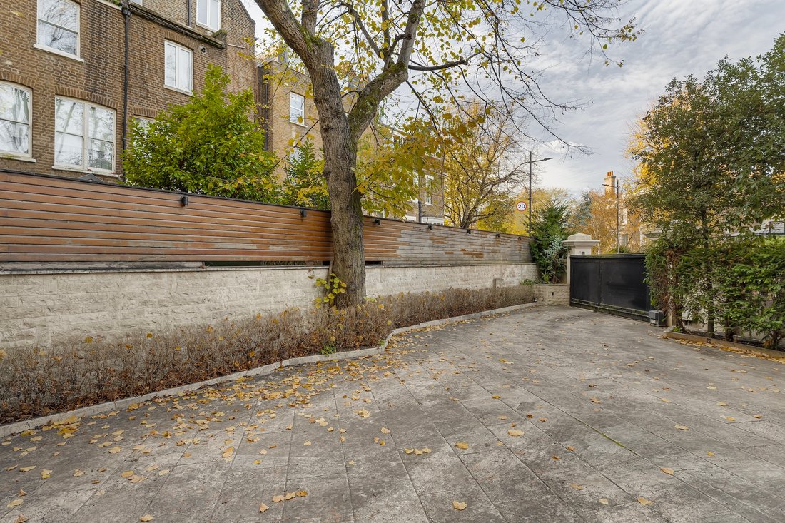 House in Holland Park, Kensington And Chelsea, England 2 - 17049673