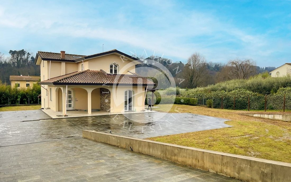 Apartment in Center, Capannori, Tuscany 1 - 17049122