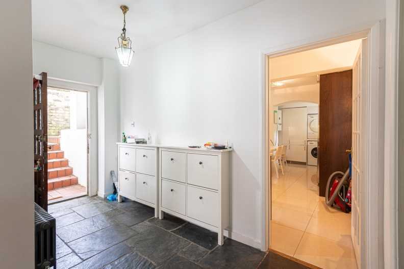 Apartment in Swiss Cottage, Camden, England 5 - 17055451
