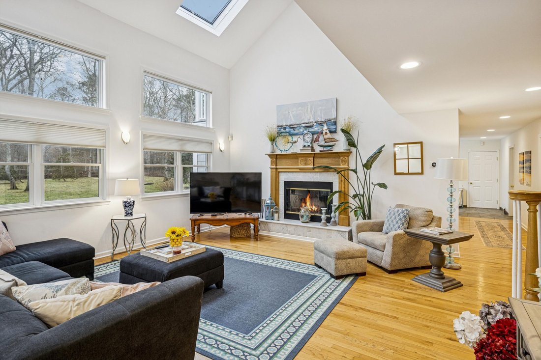East Quogue, New York, United States 4 - 17051600