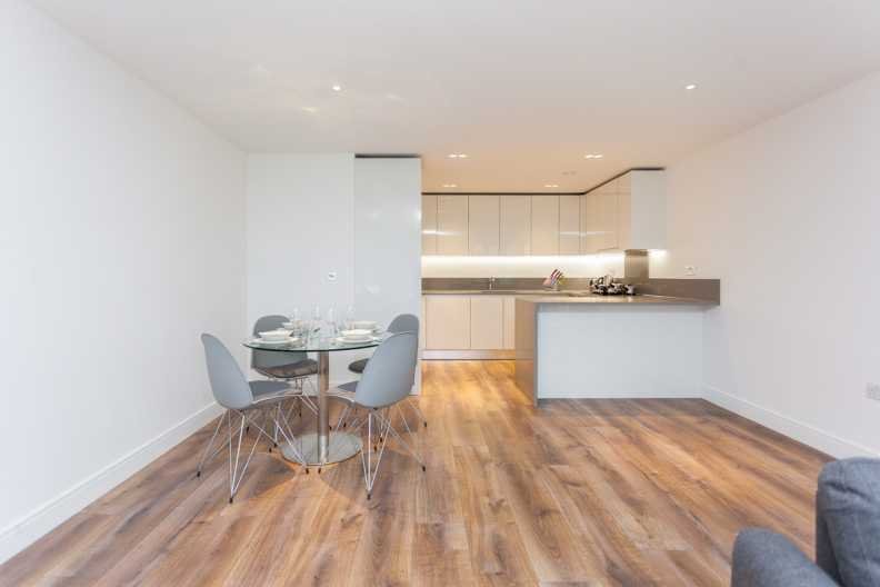 Apartment in Ealing (London Borough of Ealing), Ealing, England 3 - 17055481