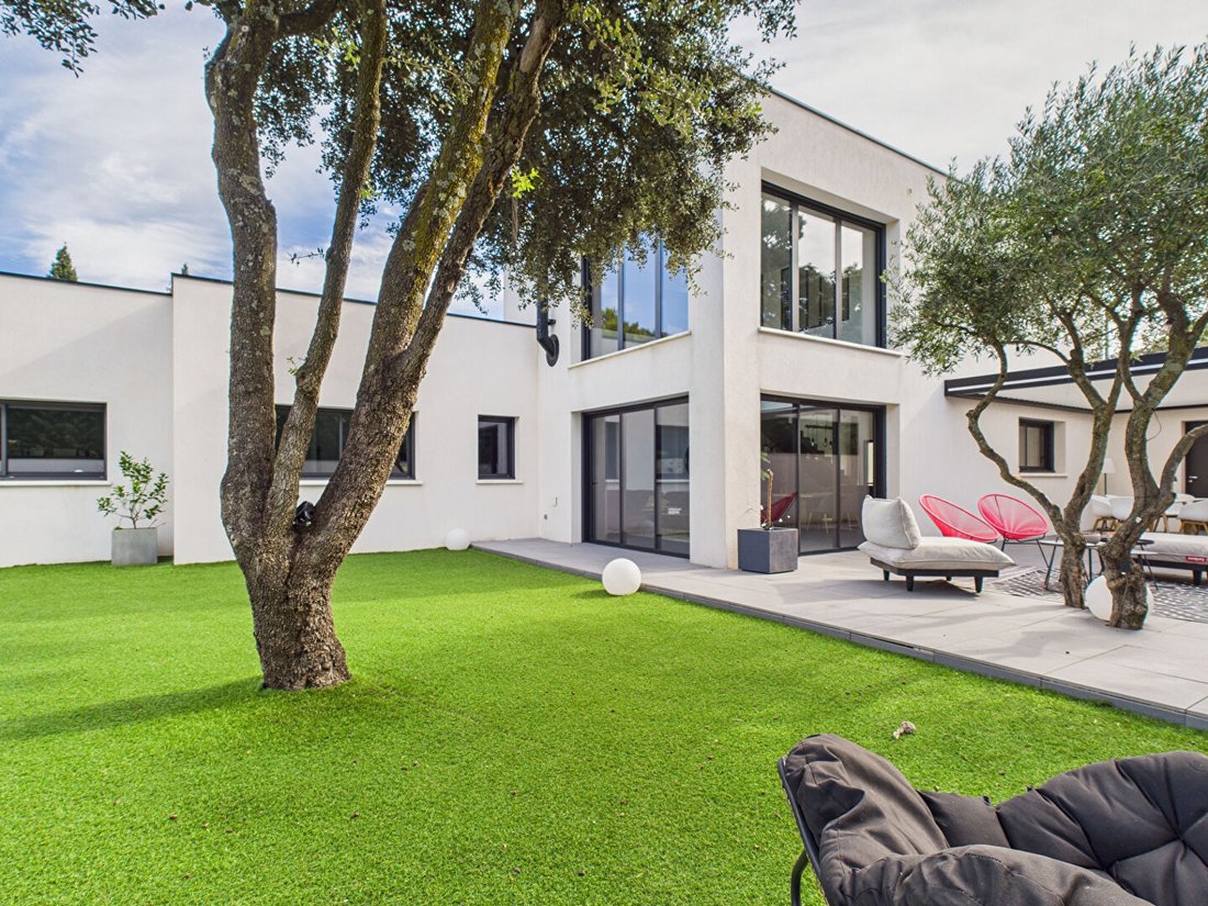 Villa in Charbonnières-Montagnié, Villeneuve-lès-Avignon, France 4 - 17048015