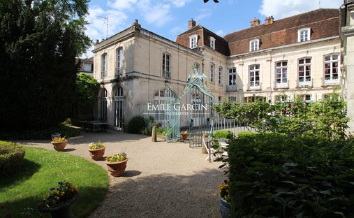 Villa in Auxerre, Bourgogne – Franche-Comté, France 1