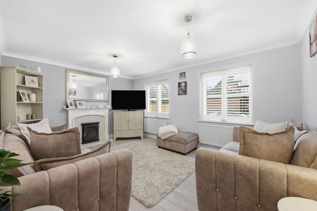 House in Burgess Hill, England 3 - 17049417