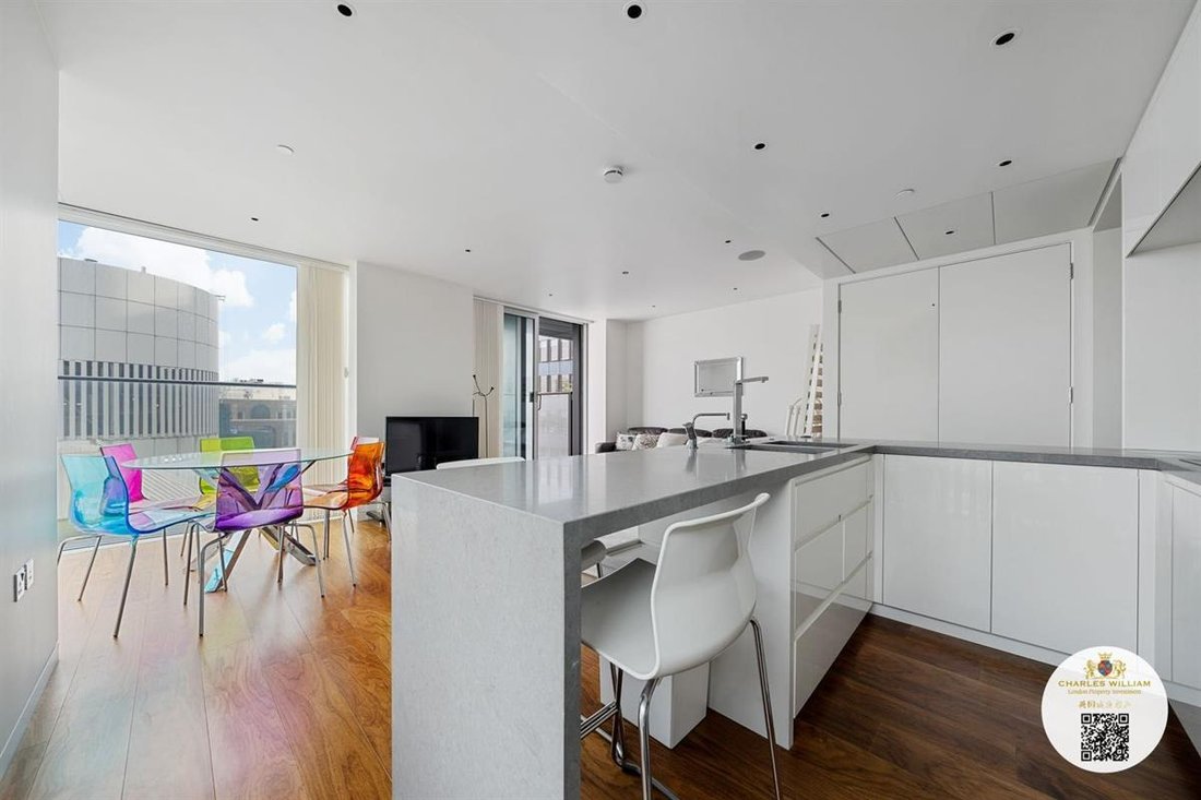Apartment in EC2, Islington, England 3 - 17050398