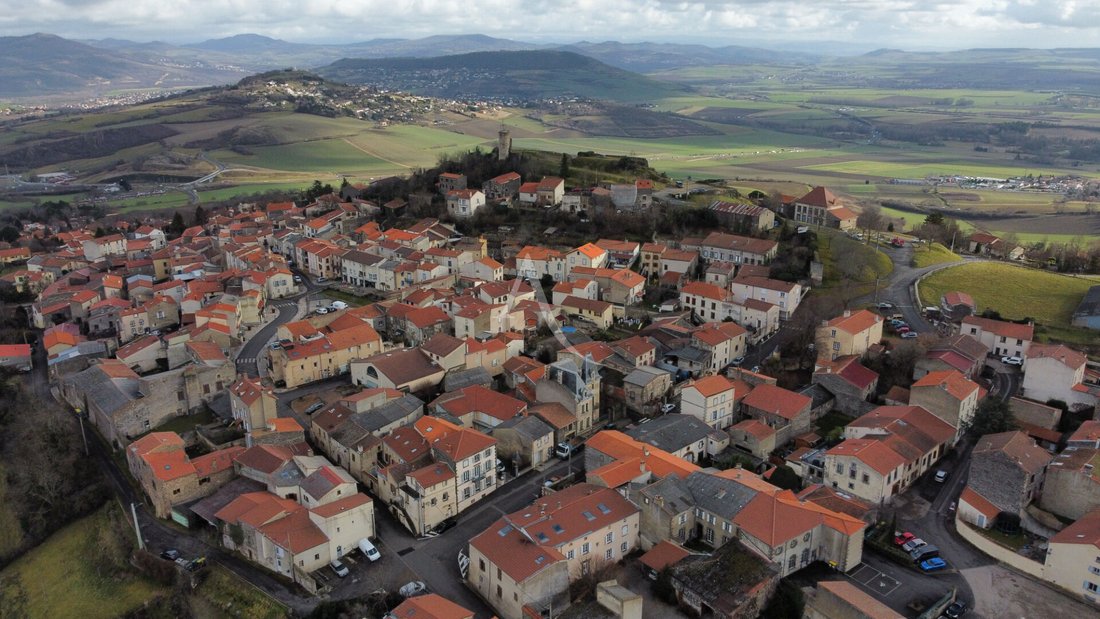 Villa in Le Crest, Auvergne-Rhône-Alpes, France 1 - 17051268
