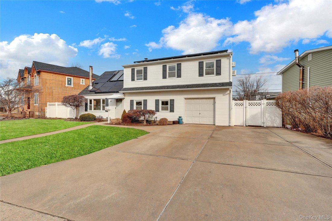 House in Levittown, New York, United States 1 - 17049980