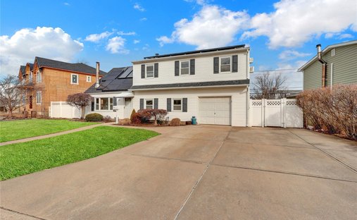 House in Levittown, New York, United States 1