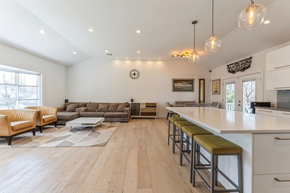 Cresskill, New Jersey, United States 5 - 17053444