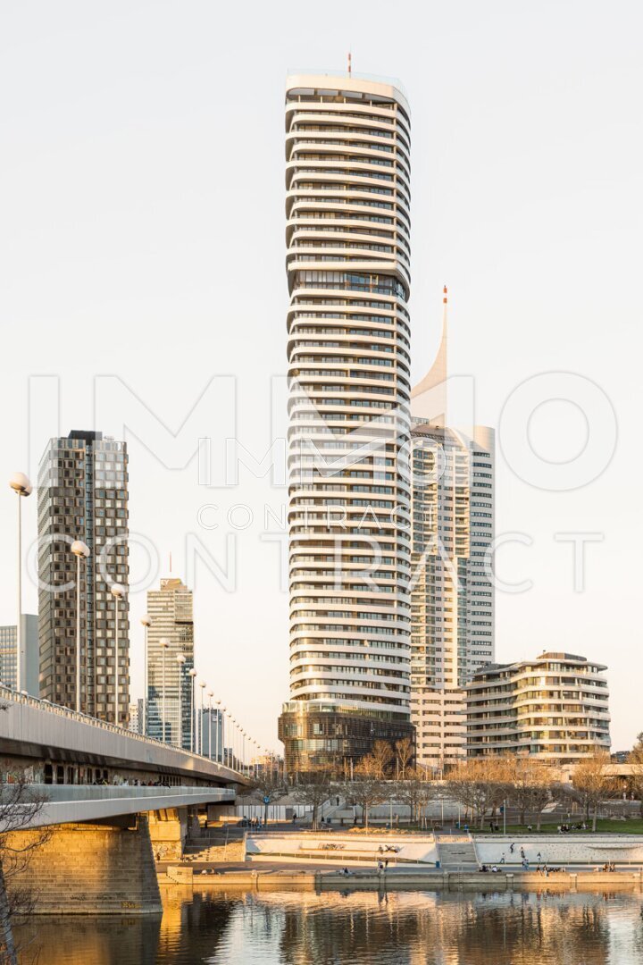 Großzügige 4 Zimmer Wohnung Mit über 100 M² Balkon Und Blick Auf Die Donau!