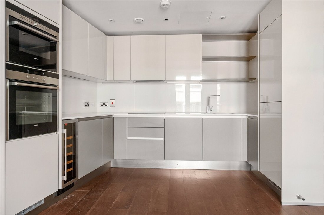 Apartment in EC4, City of London, England 4 - 17055191
