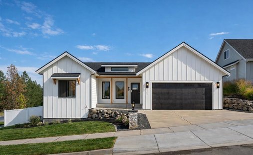 House in Nine Mile Falls, Washington, United States 1