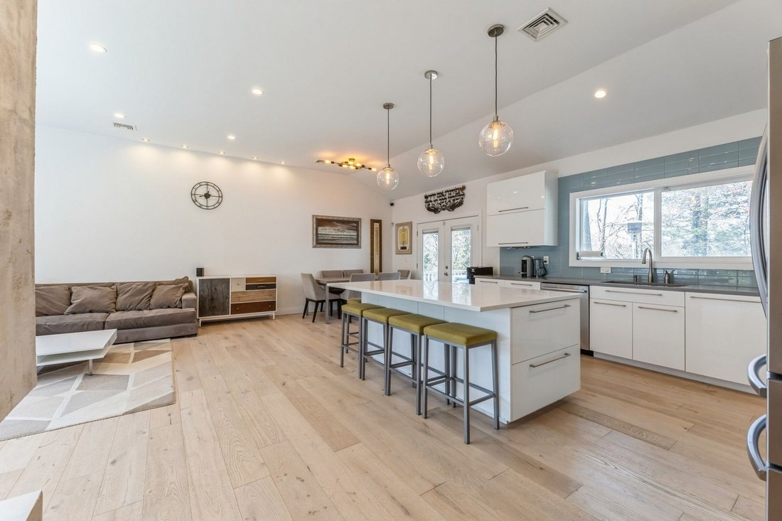 Cresskill, New Jersey, United States 4 - 17053444
