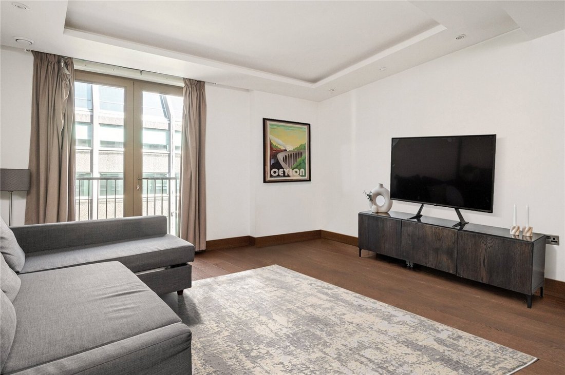 Apartment in EC4, City of London, England 2 - 17055191