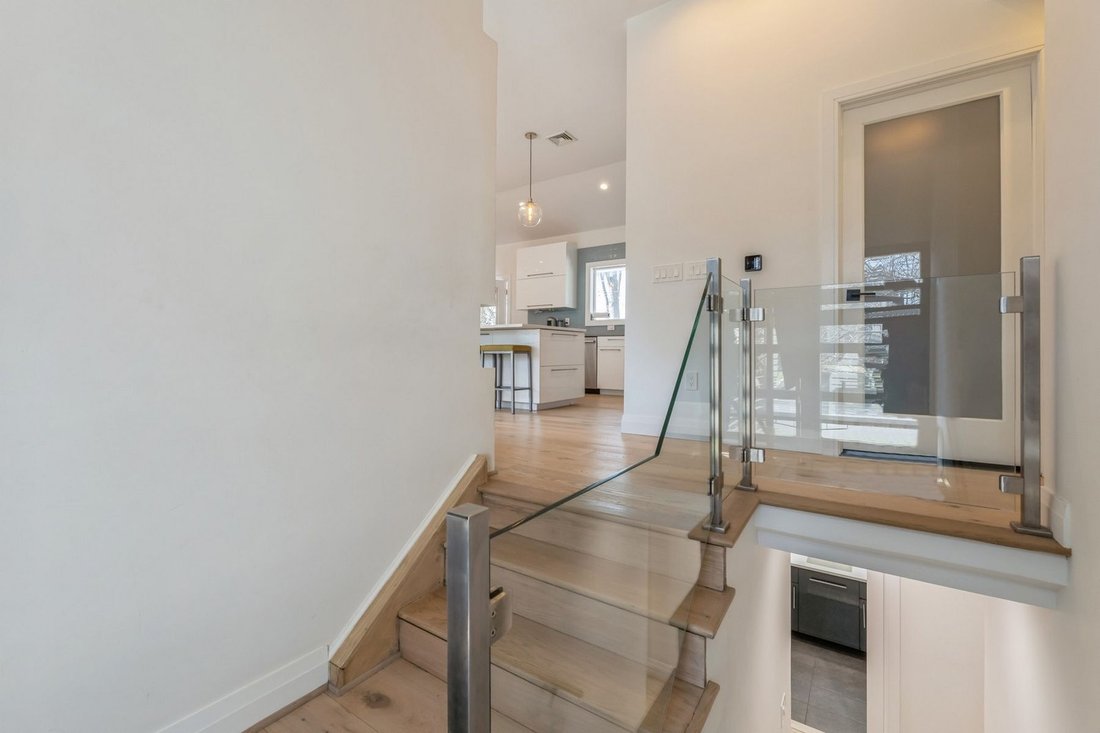 Cresskill, New Jersey, United States 3 - 17053444