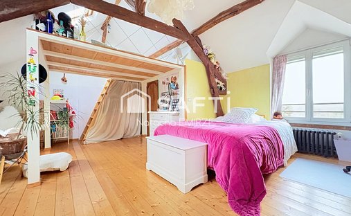 House in Sud, Le Mesnil-le-Roi, France 1