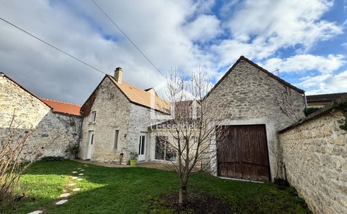 House in Centre Haut, Vernouillet, France 1