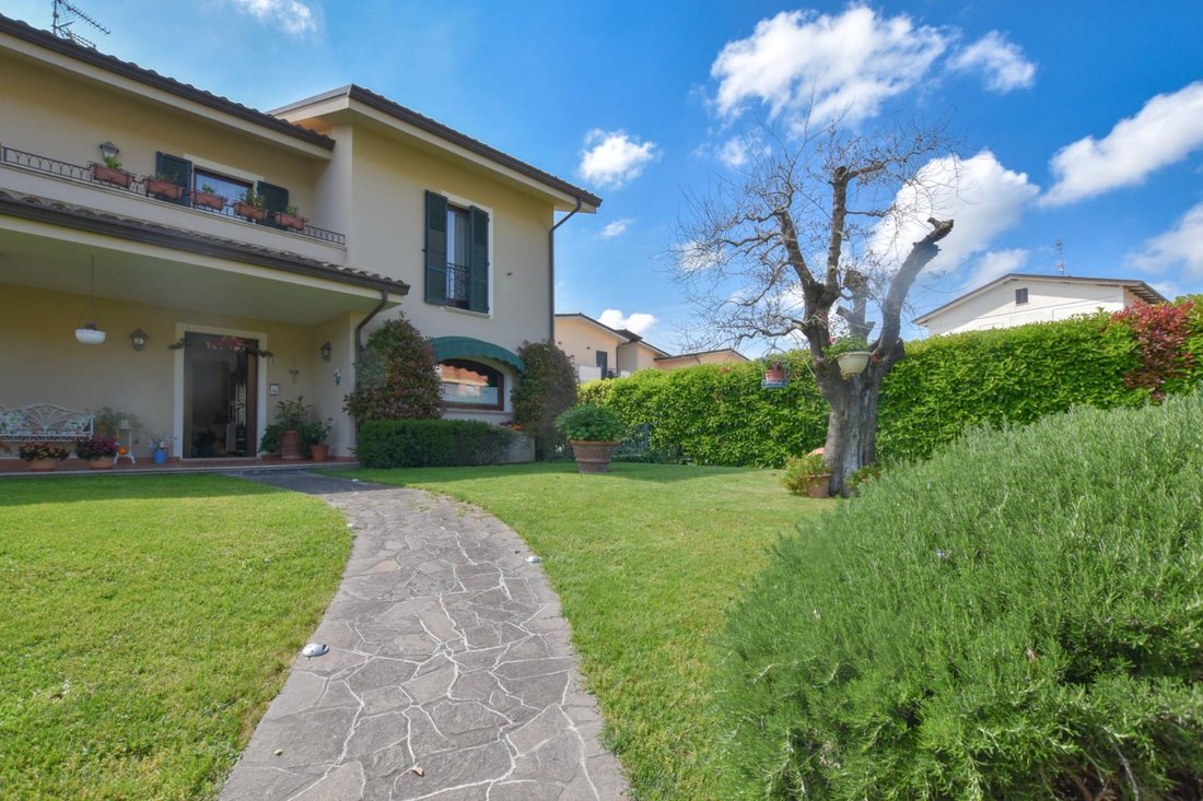 Villa in Monterubbiano, Marche, Italy 2 - 15586454