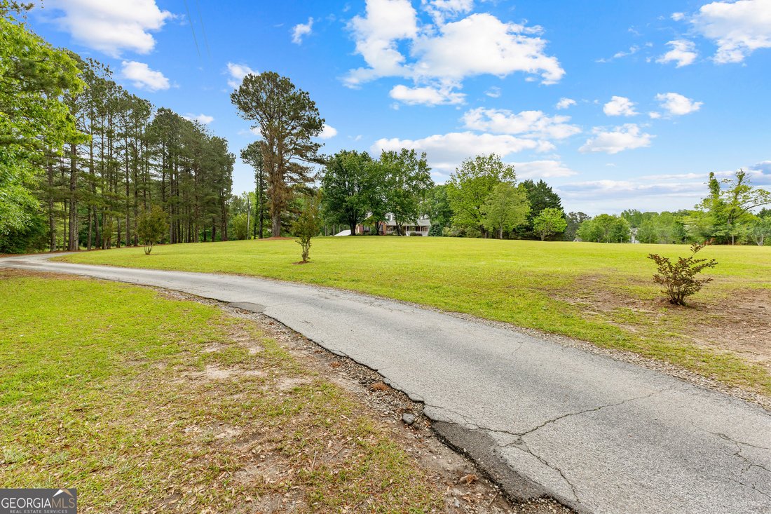 Single Family Residence In Brooks In Brooks, Georgia, United States For ...