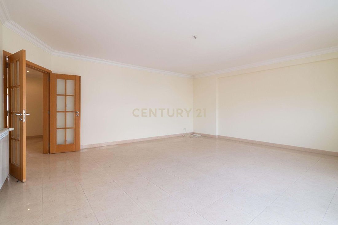 Apartment in Odivelas, Lisbon, Portugal 3 - 17059565