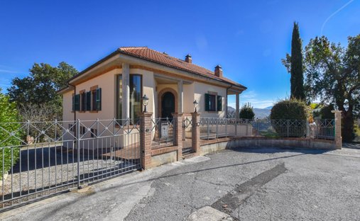 Appartamento a Amandola, Marche, Italia 1