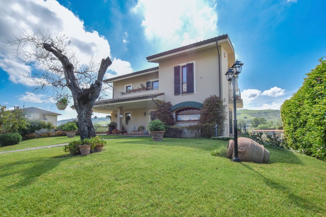 Villa in Monterubbiano, Marche, Italy 3 - 15586454