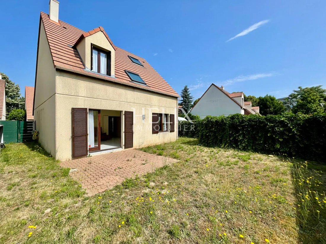 House in Le Vésinet, Ile-de-France, France 2 - 17043172