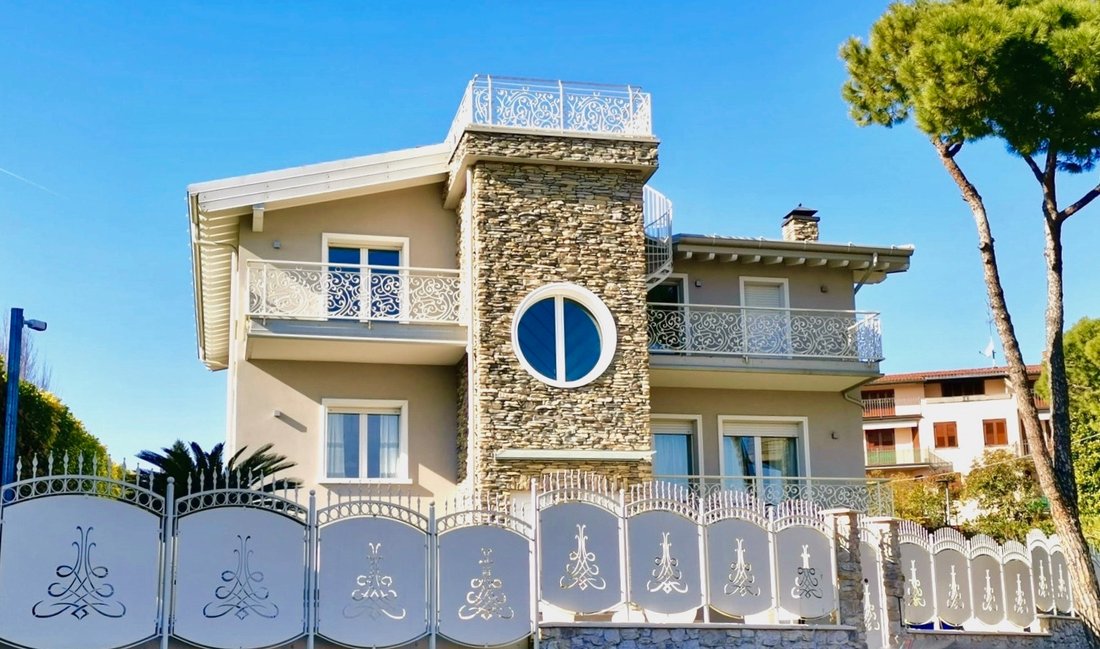 Villa in Desenzanino, Desenzano del Garda, Lombardy 1 - 17060860