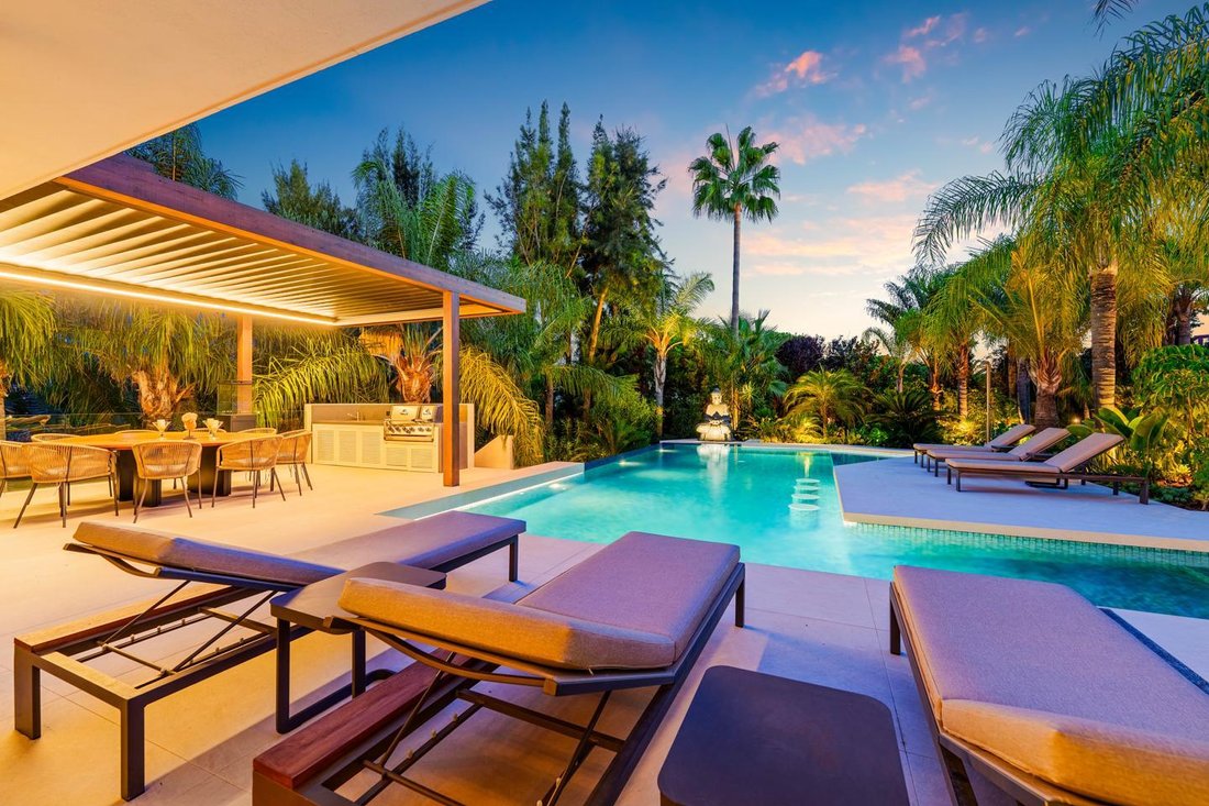 Villa in Elviria-Cabopino, Marbella, Spain 2 - 16215620