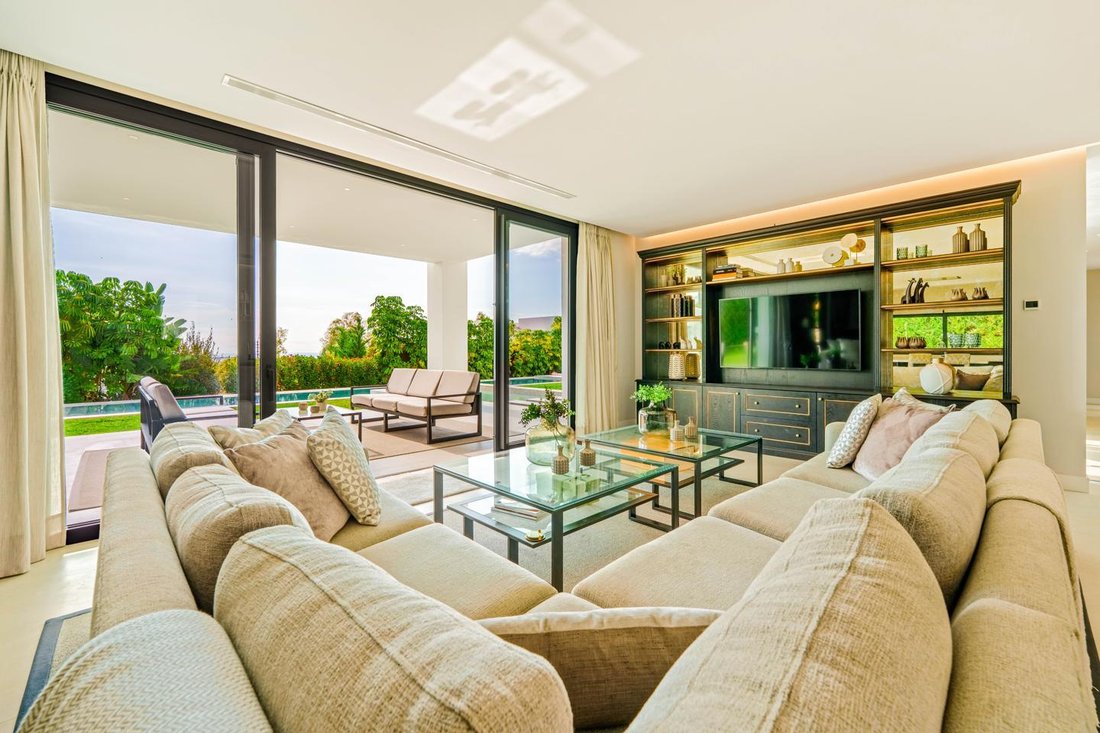 Villa in La Quinta, Benahavis, Andalusia 3 - 16711652