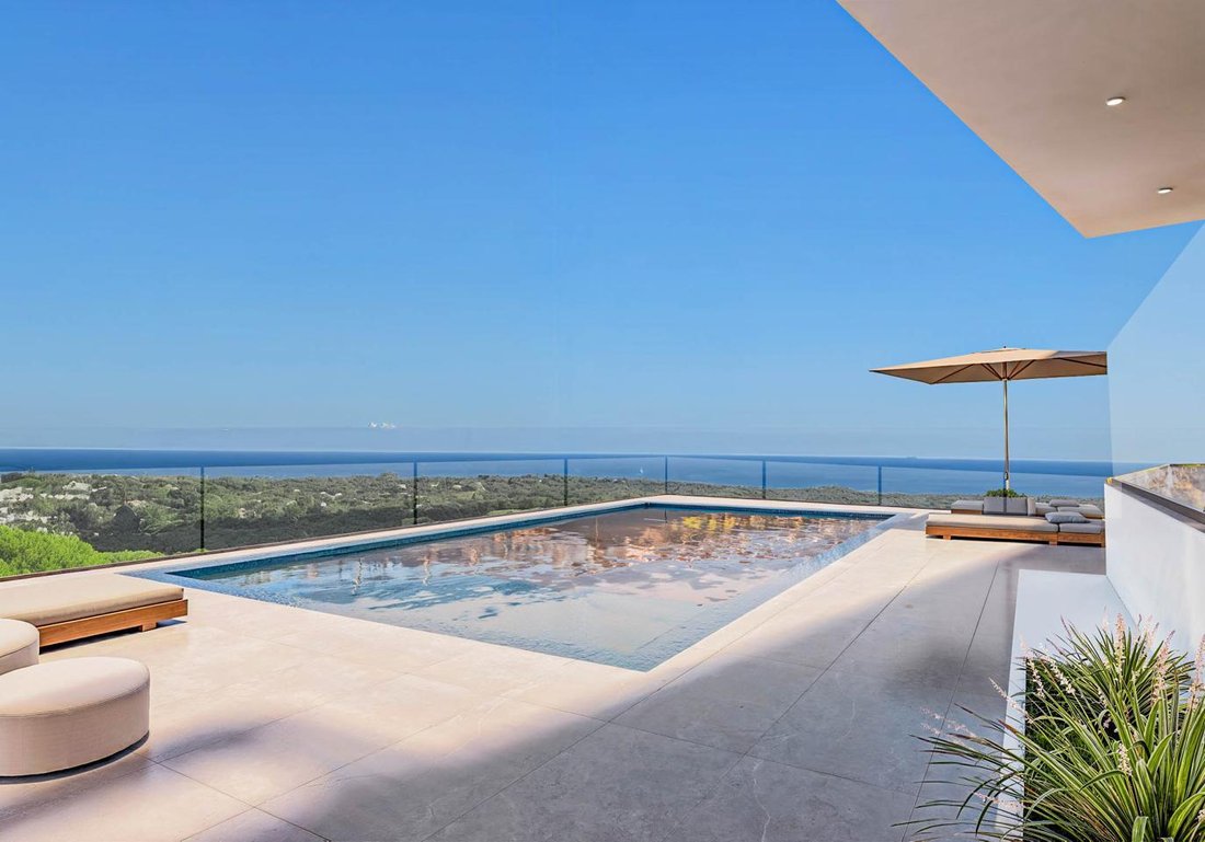 Villa in Sotogrande, San Roque, Andalusia 2 - 16945330