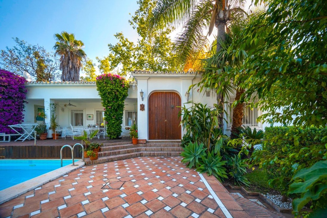 Villa in Guadalmina Alta, San Pedro de Alcantara, Spain 2 - 15325072
