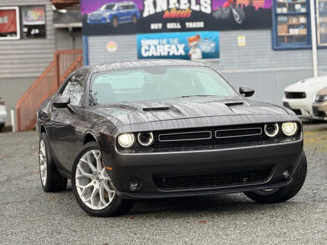 Coupe in Seattle, WA, United States 1 - 17060805