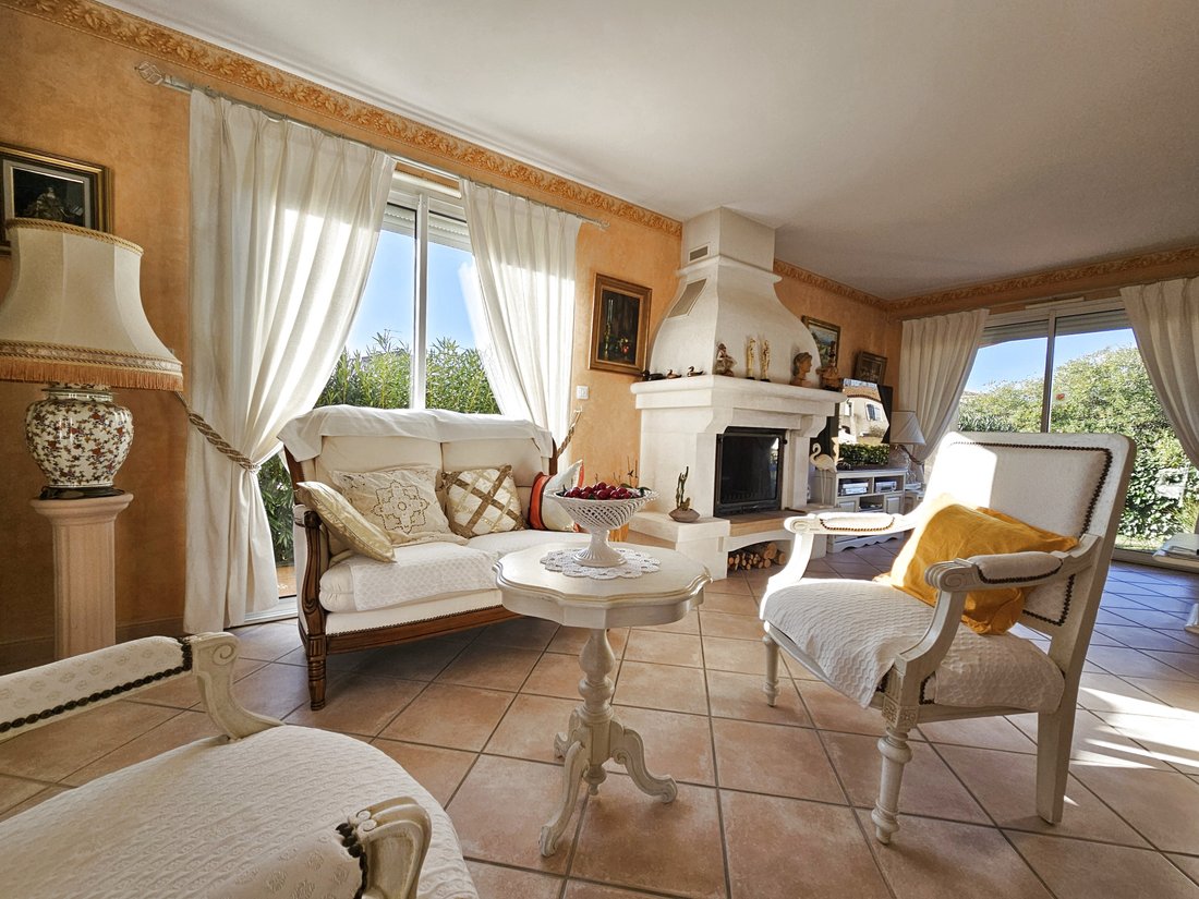 House in Centre Ville, Aigues-Mortes, France 5 - 17064074