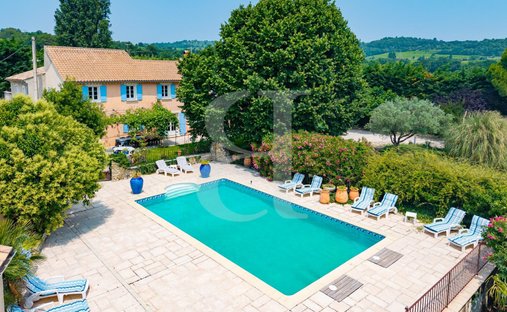 Provencal Farmhouse Of 277m² With Swimming Pool On Land Of Almost 2ha
