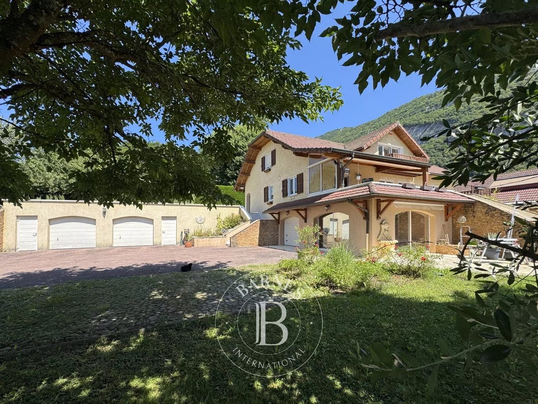 Estate in Nances, Auvergne-Rhône-Alpes, France 3 - 17061929