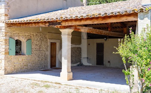 Provencal Farmhouse Of 277m² With Swimming Pool On Land Of Almost 2ha