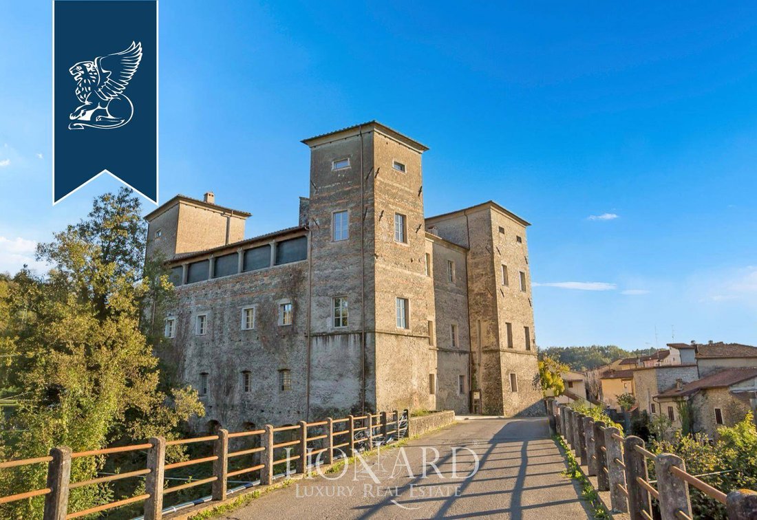 Castle in Licciana Nardi, Tuscany, Italy 2 - 10918706
