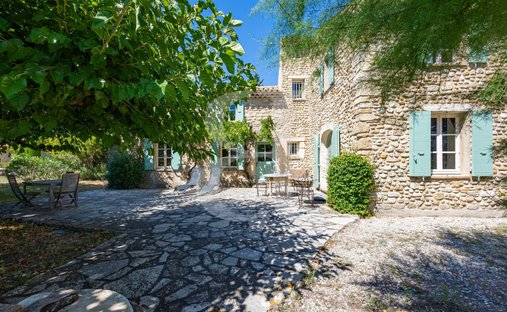 Provencal Farmhouse Of 277m² With Swimming Pool On Land Of Almost 2ha