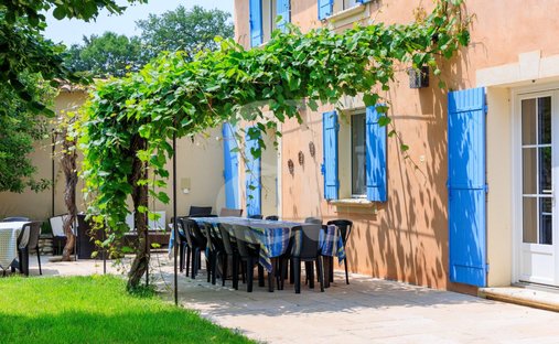 Provencal Farmhouse Of 277m² With Swimming Pool On Land Of Almost 2ha