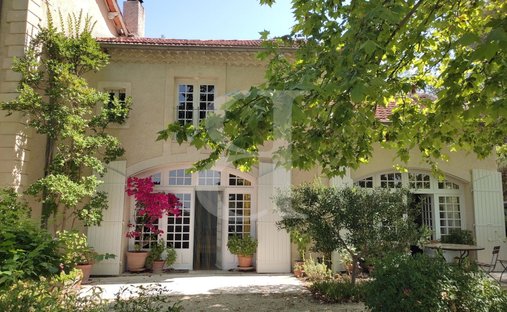 Provencal Farmhouse Of 277m² With Swimming Pool On Land Of Almost 2ha